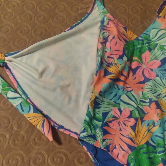 Wrap around new swim suit - Women's size S - UPF 50 - Picture 3 of 6